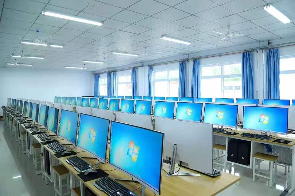 石家庄铁路学校计算机实训室